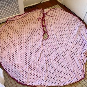 Julia Amory Peppermint Tree Skirt